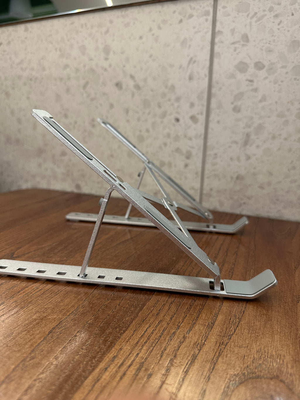 Support pour ordinateur portable et tablette